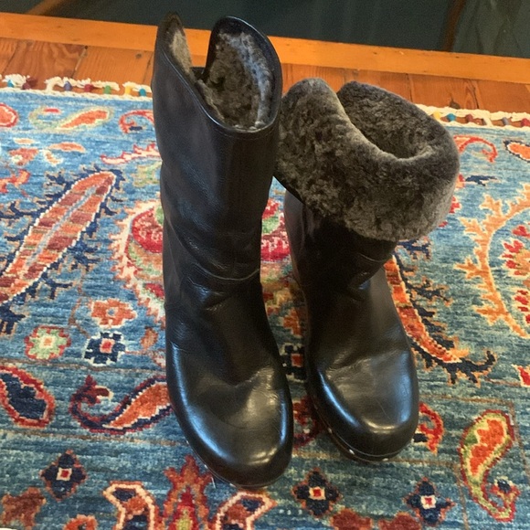 UGG platform boots . Excellent condition! - Picture 2 of 5